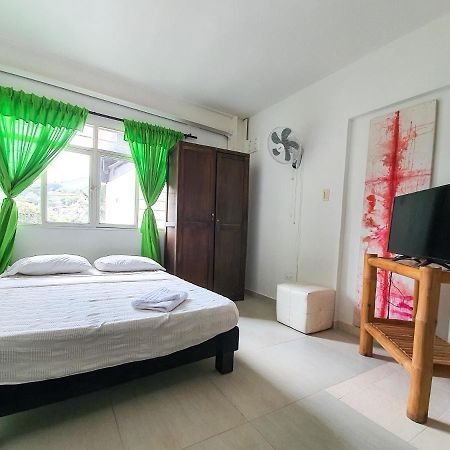 Hostal La Mercedes Street Калі Екстер'єр фото
